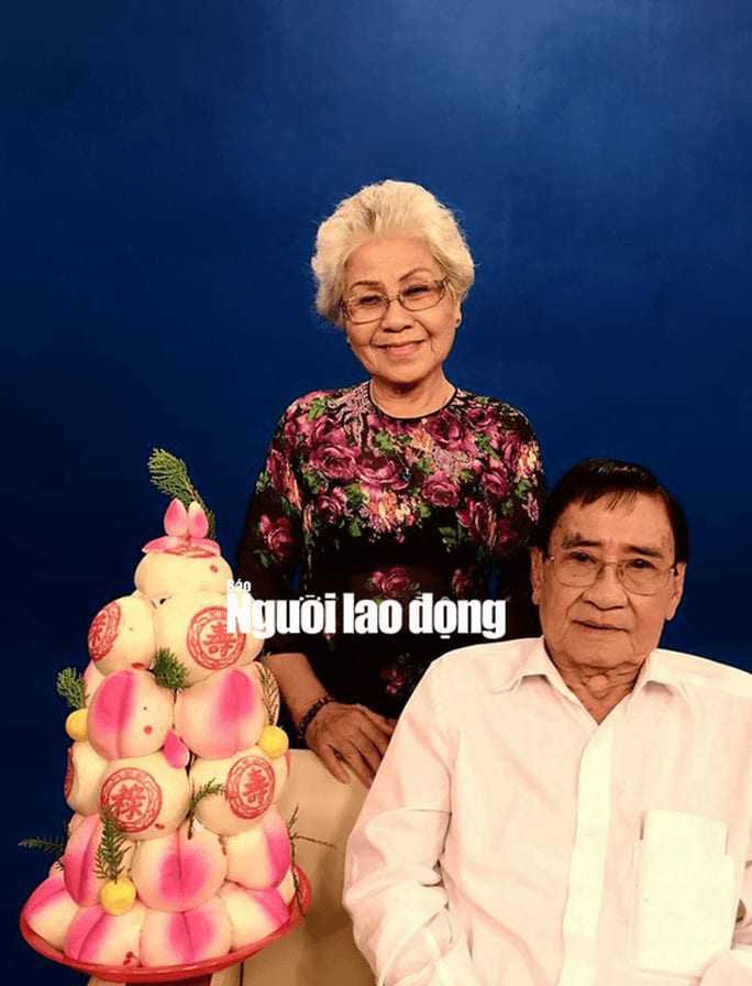 NSƯT Quế Trân khóc nghẹn trong lễ mừng thọ kép độc Nam Hùng 6 NSƯT Quế Trân khóc nghẹn trong lễ mừng thọ kép độc Nam Hùng - Ảnh 5.